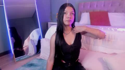 Snapshot of camii_bunnie chatting on 8, 4, 2026 Cami online show from 8, 4, 2026