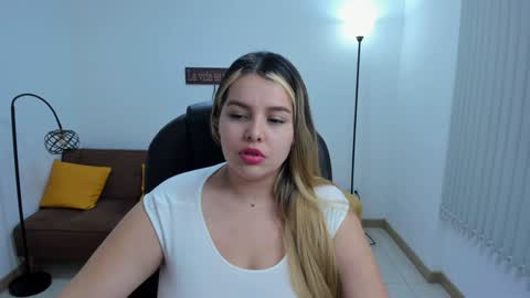 Camila online show from 8, 2, 2025