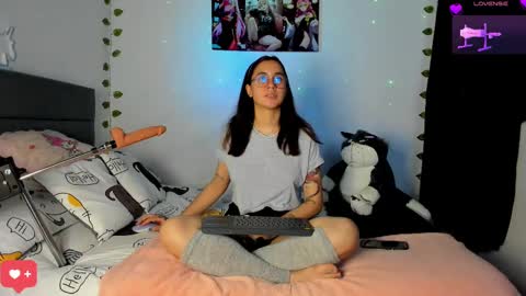 Snapshot of camilaalee chatting on 4, 3, 2025 CAMILAA LEE  online show from 4, 3, 2025