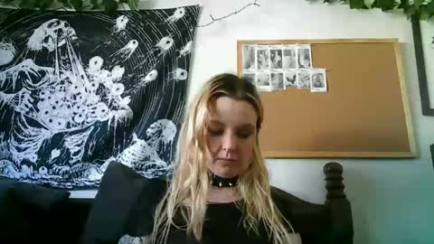 Snapshot of camille_deville chatting on 22, 1, 2025 Camille Deville online show from 22, 1, 2025
