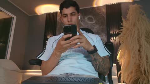 Snapshot of camiloalvarezzz3 chatting on 19, 5, 2026 CAMILO online show from 19, 5, 2026