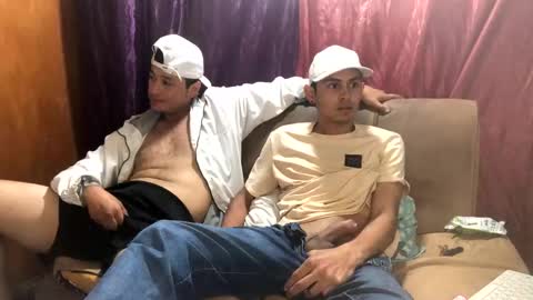 Snapshot of camivaron chatting on 8, 2, 2025 camivaron online show from 8, 2, 2025