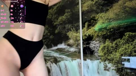 Snapshot of camladylux chatting on 8, 4, 2026 camladylux online show from 8, 4, 2026
