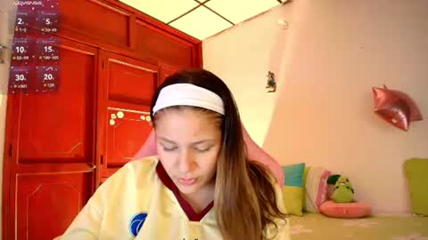 Snapshot of candase_ chatting on 4, 7, 2026 Candase online show from 4, 7, 2026