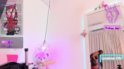 Snapshot of canddyhot18 chatting on 22, 9, 2025 candy online show from 22, 9, 2025