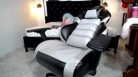 candy online show from 13, 2, 2025