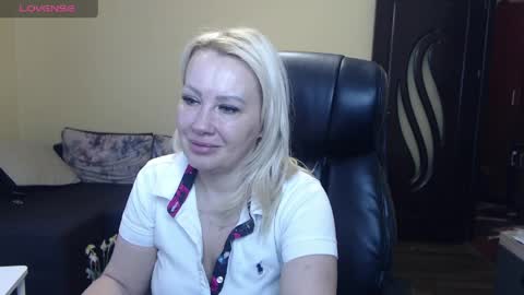 Snapshot of candy_hellenx chatting on 5, 4, 2026 candy_hellenx online show from 5, 4, 2026