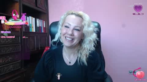 Snapshot of candy_hellenx chatting on 12, 4, 2026 candy_hellenx online show from 12, 4, 2026