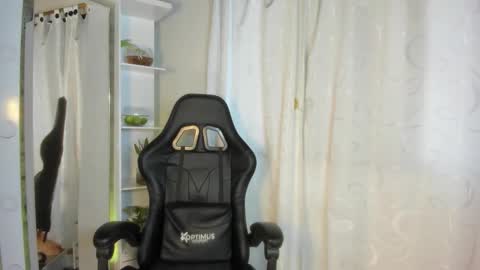 Snapshot of candy_hes chatting on 18, 9, 2025 Nickol online show from 18, 9, 2025