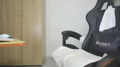 Snapshot of candy_hes chatting on 25, 4, 2026 Nickol online show from 25, 4, 2026