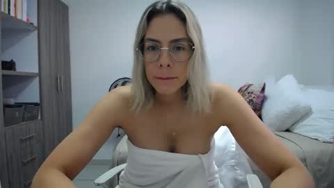 Snapshot of candydowson1 chatting on 6, 5, 2026 Candy Dowson online show from 6, 5, 2026