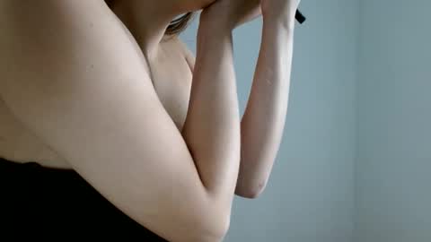 Snapshot of candygirlsweett chatting on 5, 2, 2025 CandySweetGril online show from 5, 2, 2025