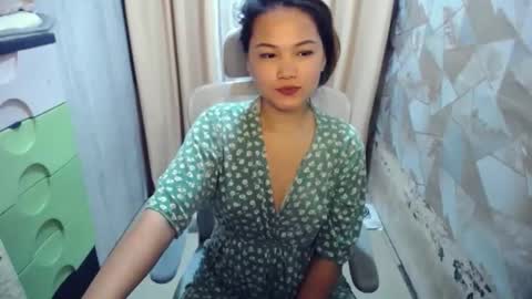 Snapshot of candylovergirl chatting on 18, 1, 2026 leahlex 3 online show from 18, 1, 2026