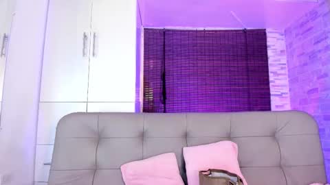 Isabella online show from 13, 9, 2025