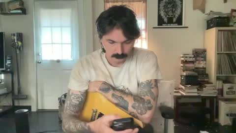 Snapshot of cantleavethehouse chatting on 28, 2, 2025 cantleavethehouse online show from 28, 2, 2025