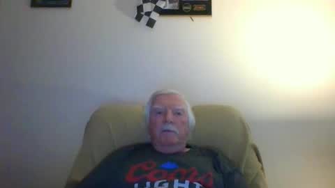 Snapshot of capecod21 chatting on 8, 3, 2025 capecod21 online show from 8, 3, 2025