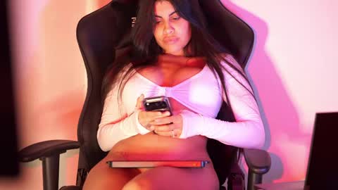 Snapshot of capriciousqueen chatting on 27, 5, 2026 Miyah online show from 27, 5, 2026