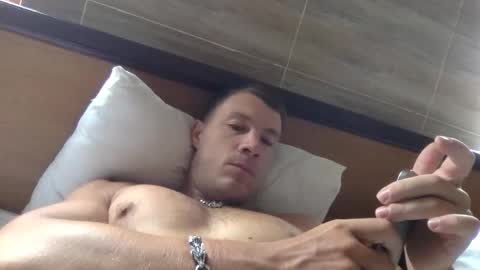 Snapshot of capt_oliver chatting on 28, 10, 2025 follow my twitter online show from 28, 10, 2025