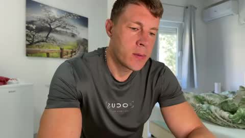 Snapshot of capt_oliver chatting on 25, 5, 2026 follow my twitter online show from 25, 5, 2026