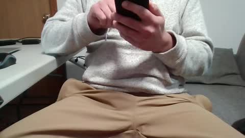 Snapshot of captainbratwurst21 chatting on 8, 4, 2026 captainbratwurst21 online show from 8, 4, 2026