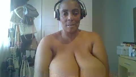 candylious81 online show from 14, 1, 2025