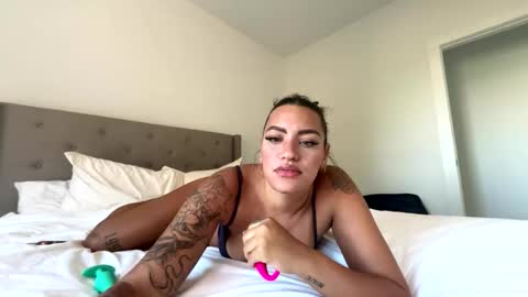 Snapshot of caramelmami26 chatting on 2, 5, 2026 caramelmami26 online show from 2, 5, 2026