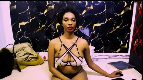 caramelminxx_ online show from 13, 6, 2026