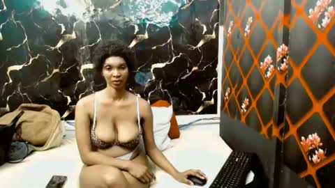 caramelminxx_ online show from 11, 7, 2026