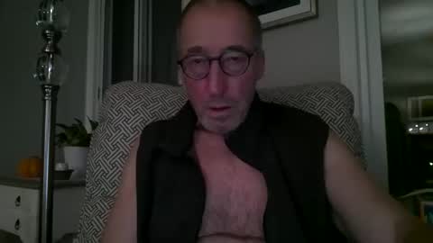 Snapshot of caressluving chatting on 12, 11, 2025 Caressluving online show from 12, 11, 2025