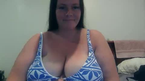 carinabro10 online show from 3, 11, 2025