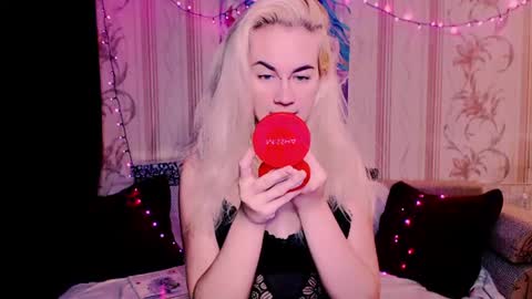 Snapshot of carinfox chatting on 29, 6, 2026 Carin online show from 29, 6, 2026