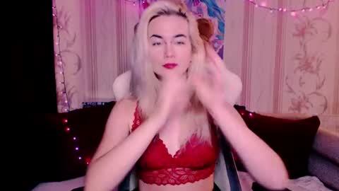 Snapshot of carinfox chatting on 8, 7, 2026 Carin online show from 8, 7, 2026
