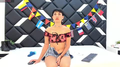 Snapshot of carlalinares chatting on 15, 6, 2026 Carla Linares online show from 15, 6, 2026