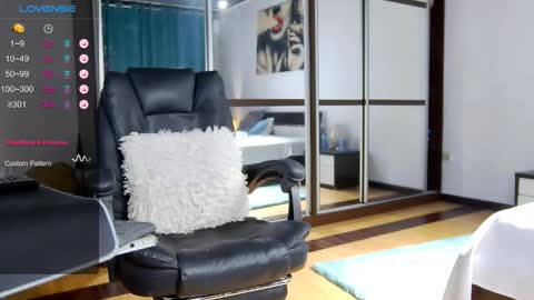 Snapshot of carlaxxx1 chatting on 5, 10, 2025 wendymilf online show from 5, 10, 2025