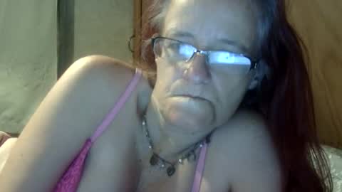 Snapshot of carleeswoman08 chatting on 14, 4, 2026 carleeswoman08 online show from 14, 4, 2026