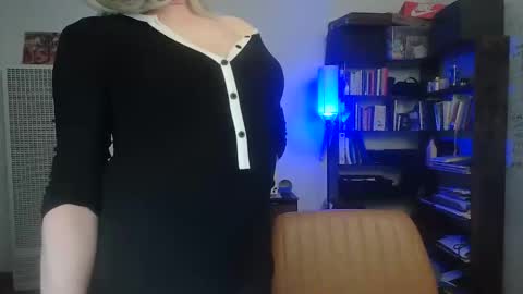 Samantha Foxey online show from 8, 4, 2026