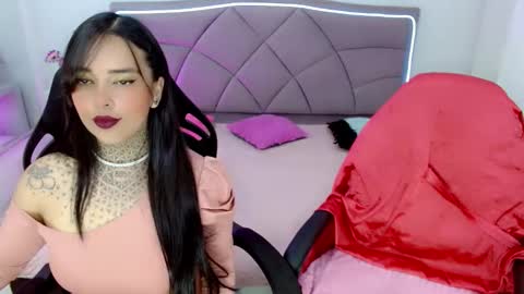 Carolaine01 online show from 18, 12, 2025