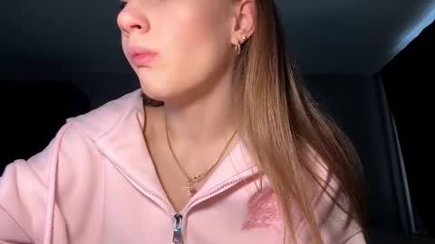 Snapshot of carolecronan chatting on 23, 12, 2025 Lisa online show from 23, 12, 2025