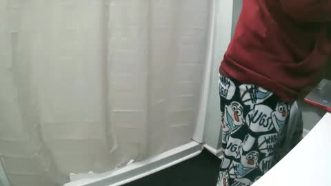 Snapshot of carolinaboy01 chatting on 8, 3, 2025 carolinaboy01 online show from 8, 3, 2025