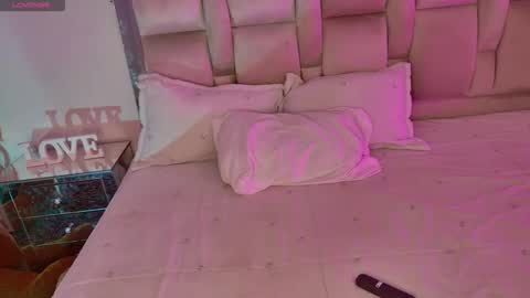 caroline online show from 25, 11, 2025