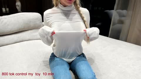 Snapshot of carolinaherera chatting on 28, 12, 2024 Lina.I will online 1 December online show from 28, 12, 2024