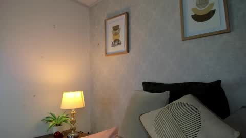  Caroline  online show from 14, 11, 2025