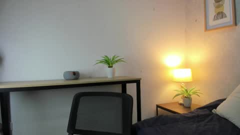  Caroline  online show from 8, 1, 2026