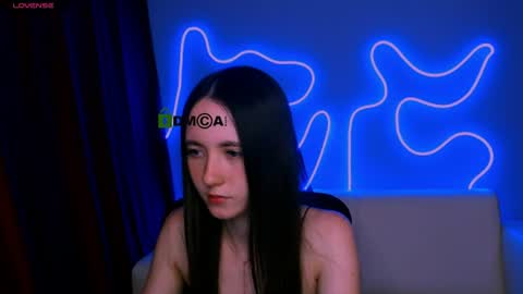 Snapshot of caroline_honeyy chatting on 28, 6, 2026 Caroline online show from 28, 6, 2026