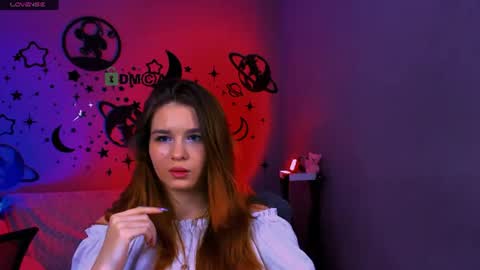 Snapshot of caroline_honeyy chatting on 5, 7, 2026 Caroline online show from 5, 7, 2026