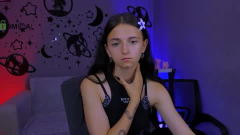 Snapshot of caroline_honeyy chatting on 6, 7, 2026 Caroline online show from 6, 7, 2026