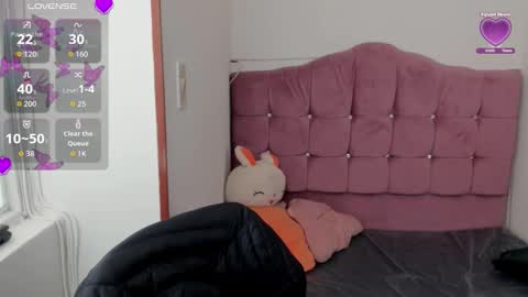 caroline_rodriguez_9 online show from 29, 10, 2025