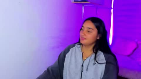 caroline_rodriguez_9 online show from 6, 1, 2026