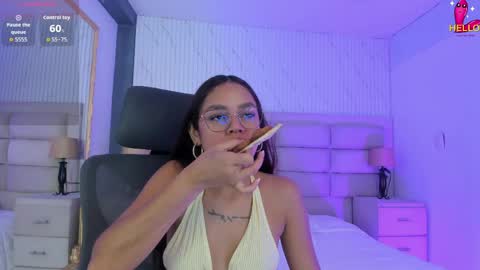 Snapshot of carolinefyre chatting on 1, 4, 2026 Caroline online show from 1, 4, 2026