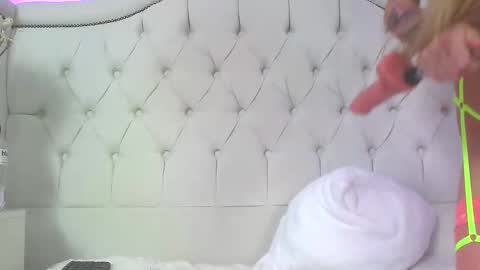 Snapshot of carolinesampaio chatting on 19, 11, 2025 carolinesampaio online show from 19, 11, 2025